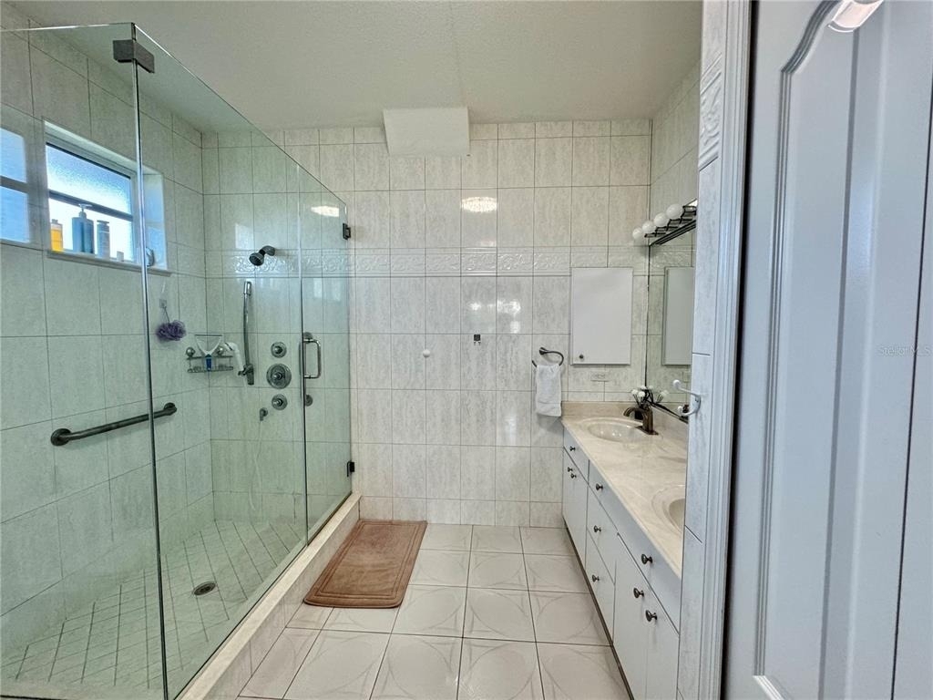 219 Venetia Avenue - Photo 22