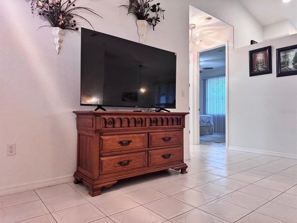 219 Venetia Avenue - Photo 3
