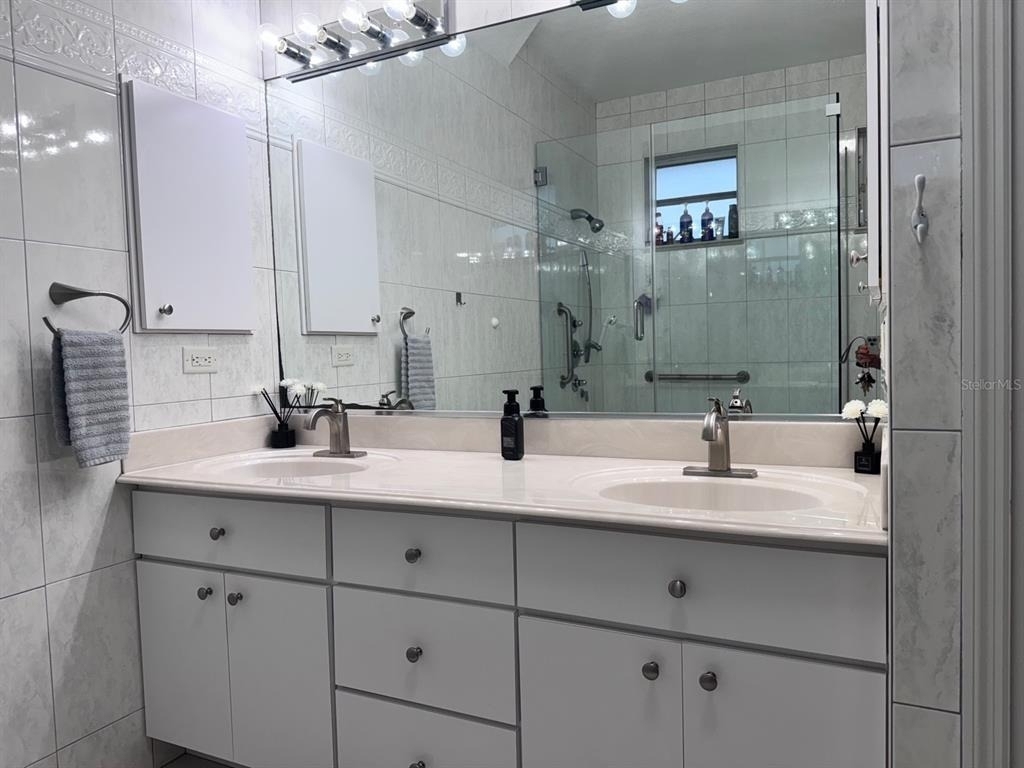 219 Venetia Avenue - Photo 10