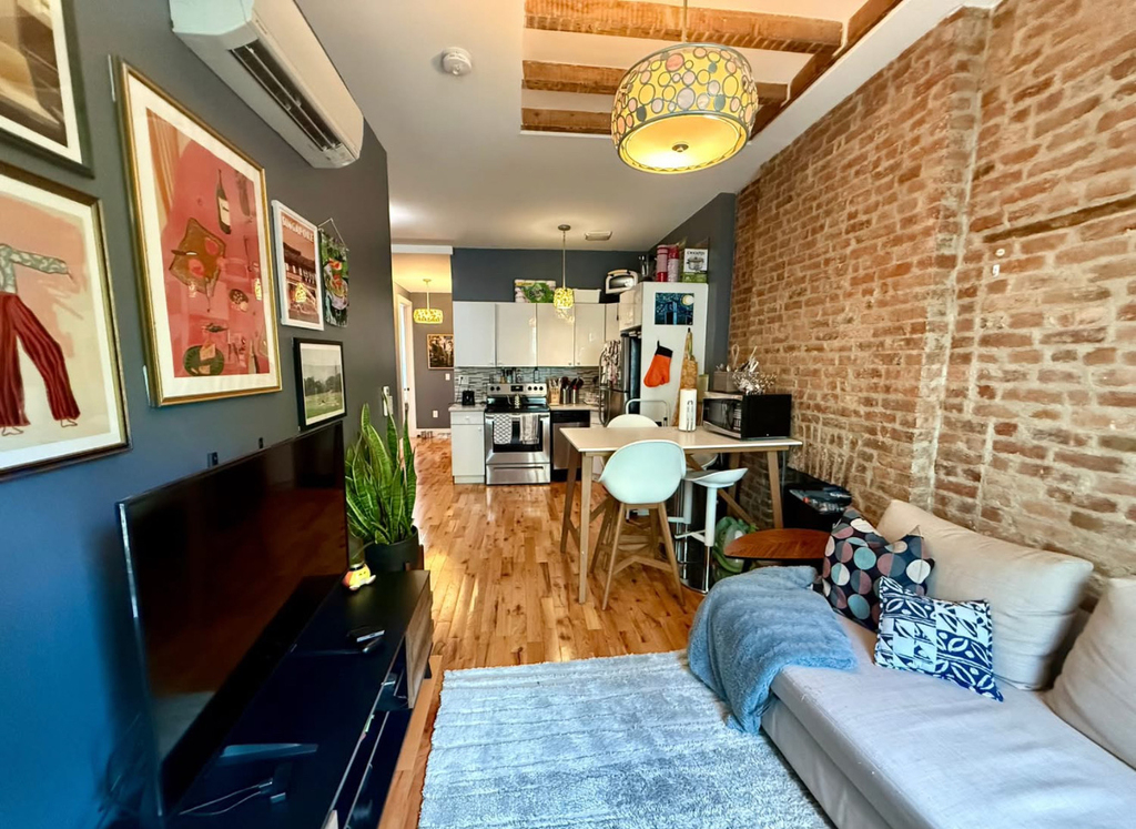 758 Putnam Avenue - Photo 3