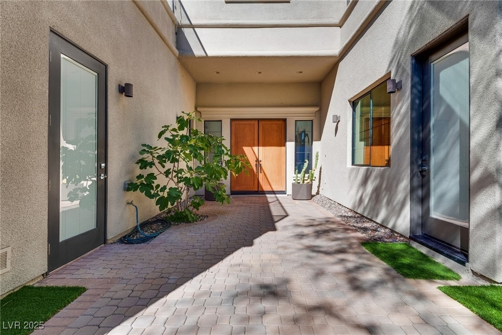 628 Edgebrook Drive - Photo 4