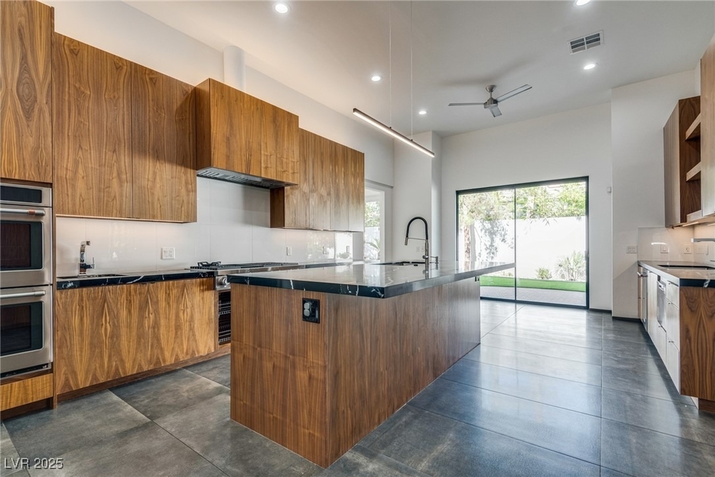 628 Edgebrook Drive - Photo 1