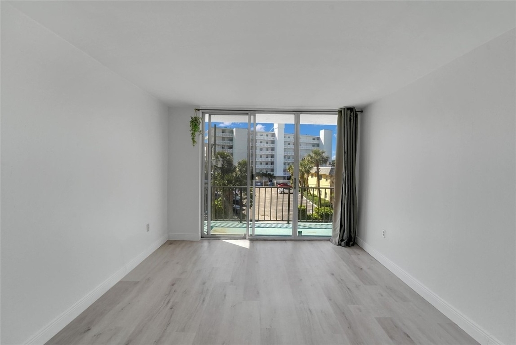 301 Croton Avenue - Photo 3