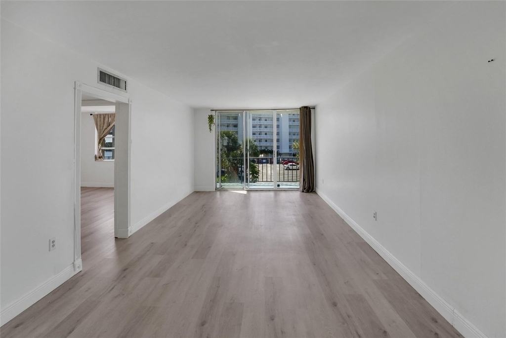 301 Croton Avenue - Photo 6