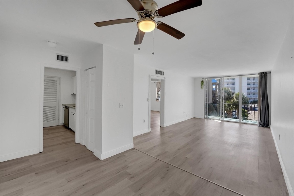 301 Croton Avenue - Photo 5