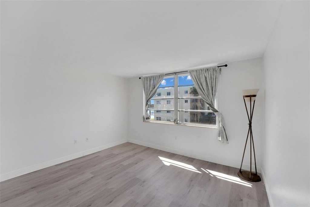 301 Croton Avenue - Photo 18