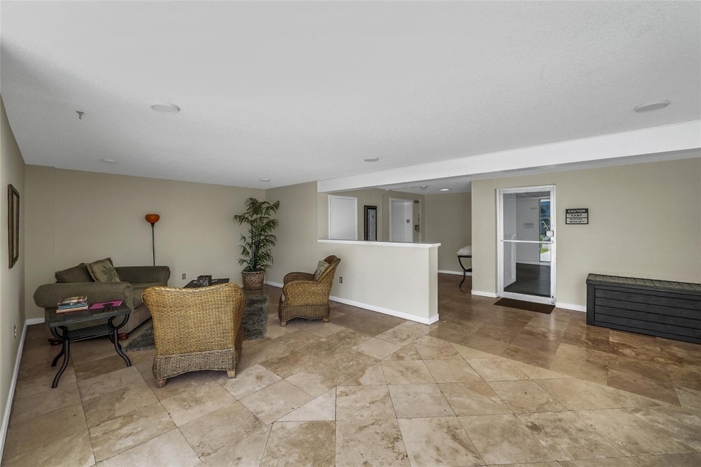 301 Croton Avenue - Photo 34