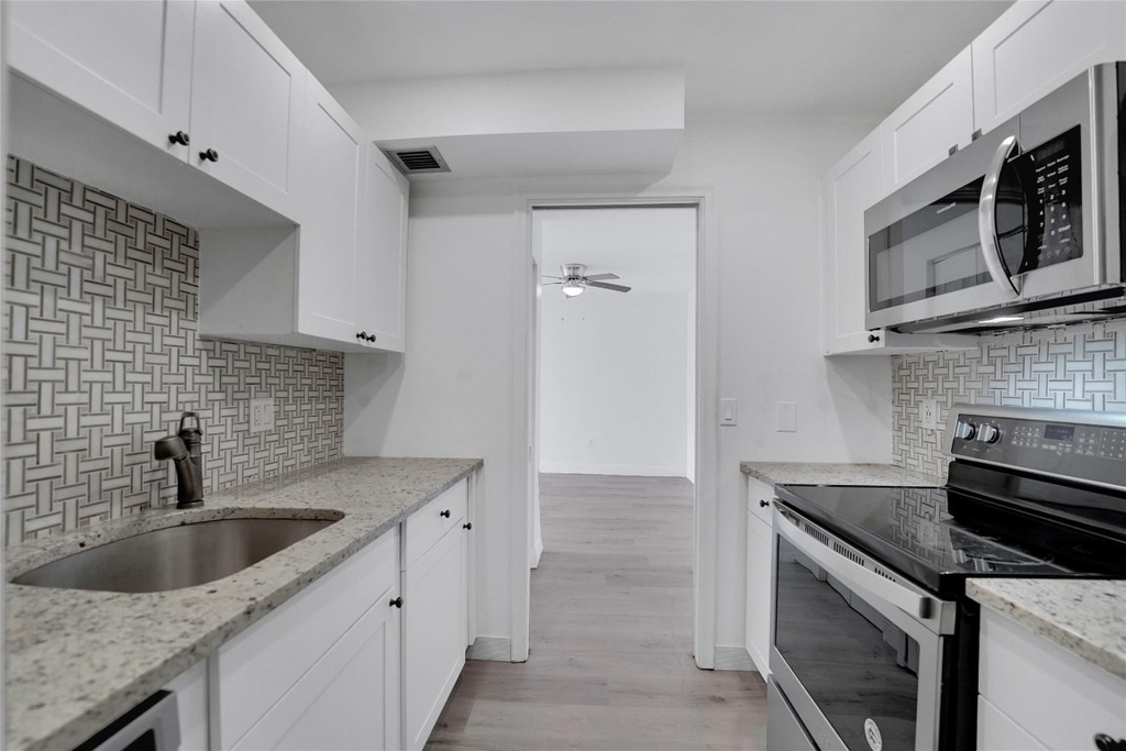 301 Croton Avenue - Photo 1