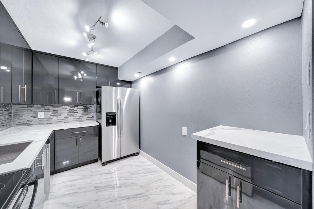 1100 Saint Charles Place - Photo 5