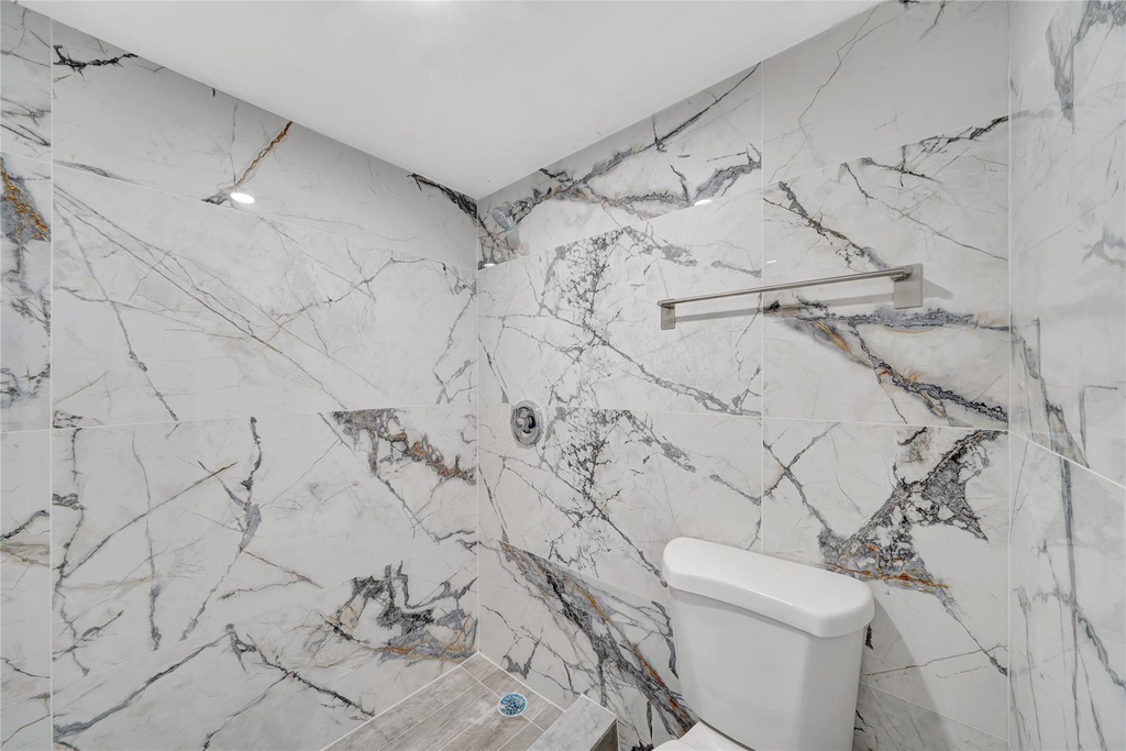 1100 Saint Charles Place - Photo 20