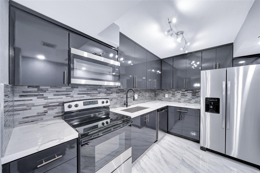 1100 Saint Charles Place - Photo 4