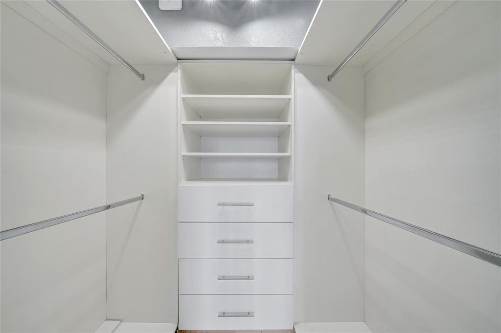 1100 Saint Charles Place - Photo 16