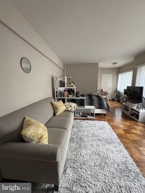 2141 I Street Nw - Photo 2