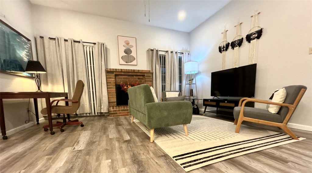 1701 Lynx Cir - Photo 2