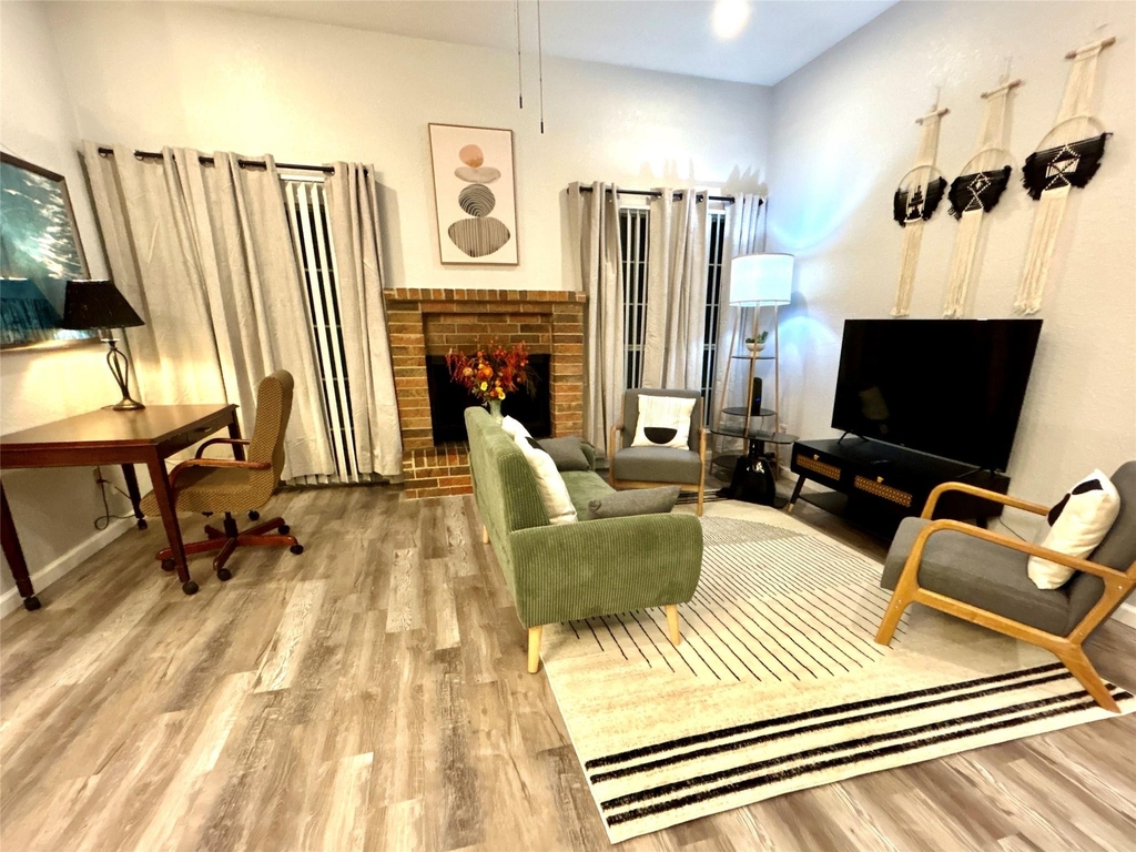 1701 Lynx Cir - Photo 0