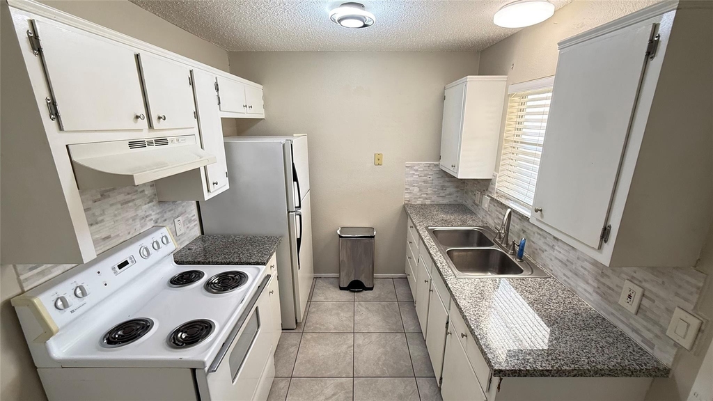 107 Owen Cir - Photo 0