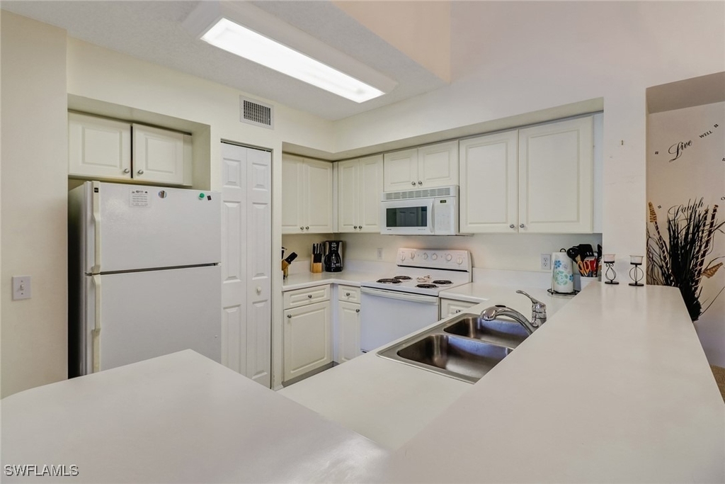 1190 Wildwood Lakes Boulevard - Photo 6