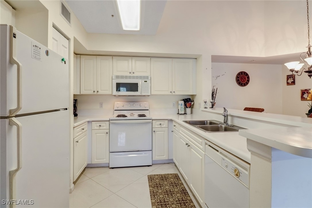1190 Wildwood Lakes Boulevard - Photo 7