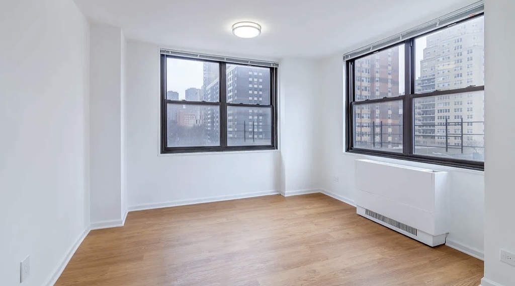 240 East 27th Street, Unit 26b - Photo 4