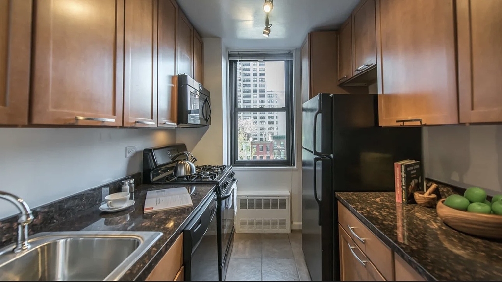 240 East 27th Street, Unit 26b - Photo 2