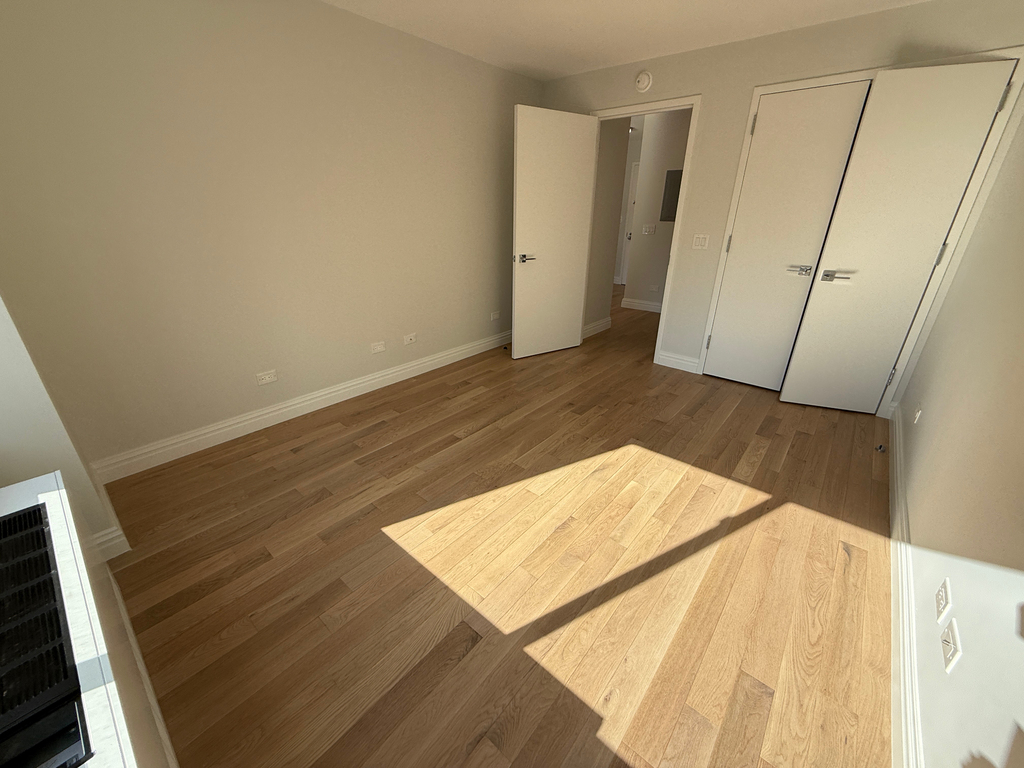 West 48th Street - Photo 9