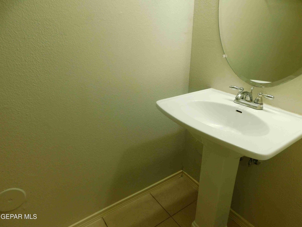 10021 Railroad Drive - Photo 4