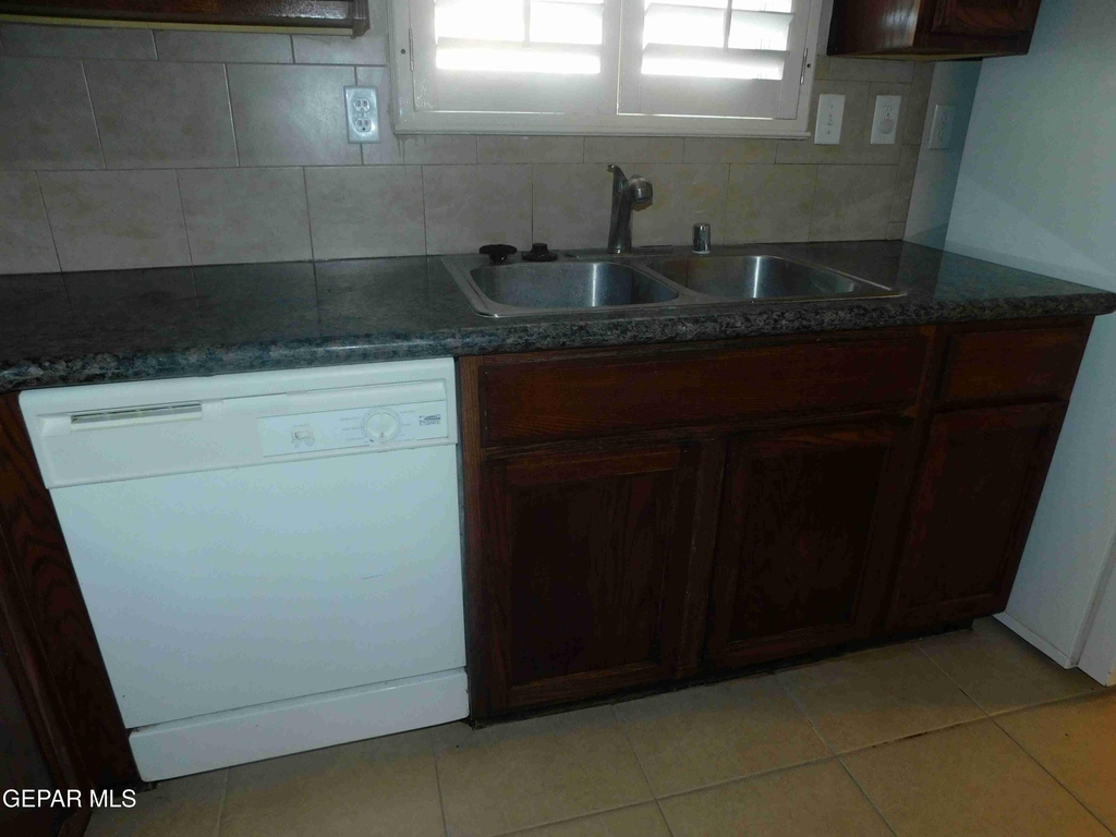 10021 Railroad Drive - Photo 9