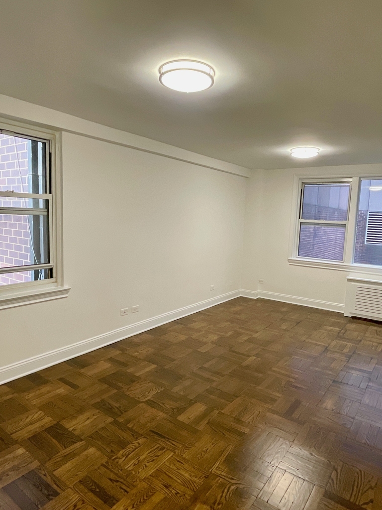 E 55th St and 3rd Avenue - Photo 5