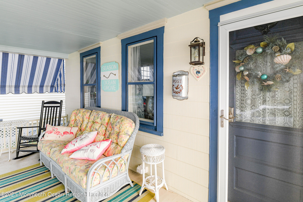 87 Embury Avenue - Photo 1