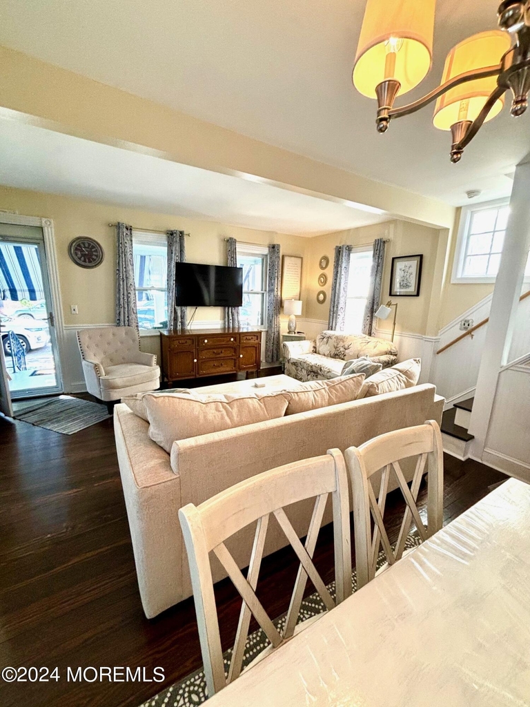 87 Embury Avenue - Photo 9