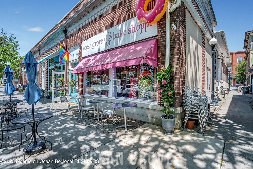 87 Embury Avenue - Photo 35
