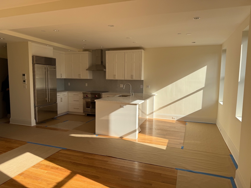 45 West 81st Street - Photo 1