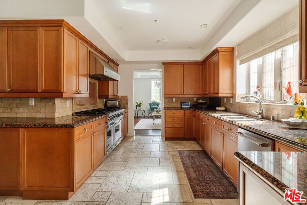 1835 Pandora Avenue - Photo 12