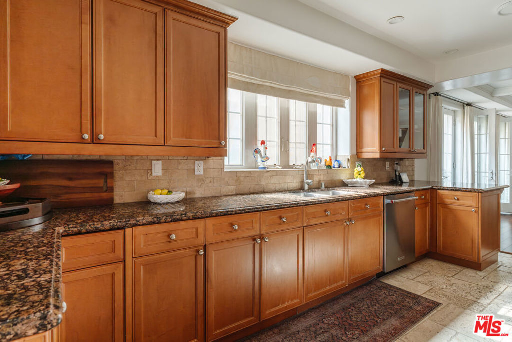 1835 Pandora Avenue - Photo 13
