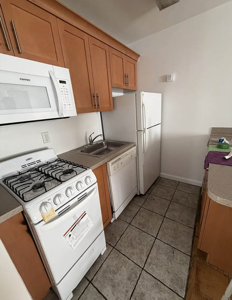 1470 First Avenue, Unit 8j - Photo 1