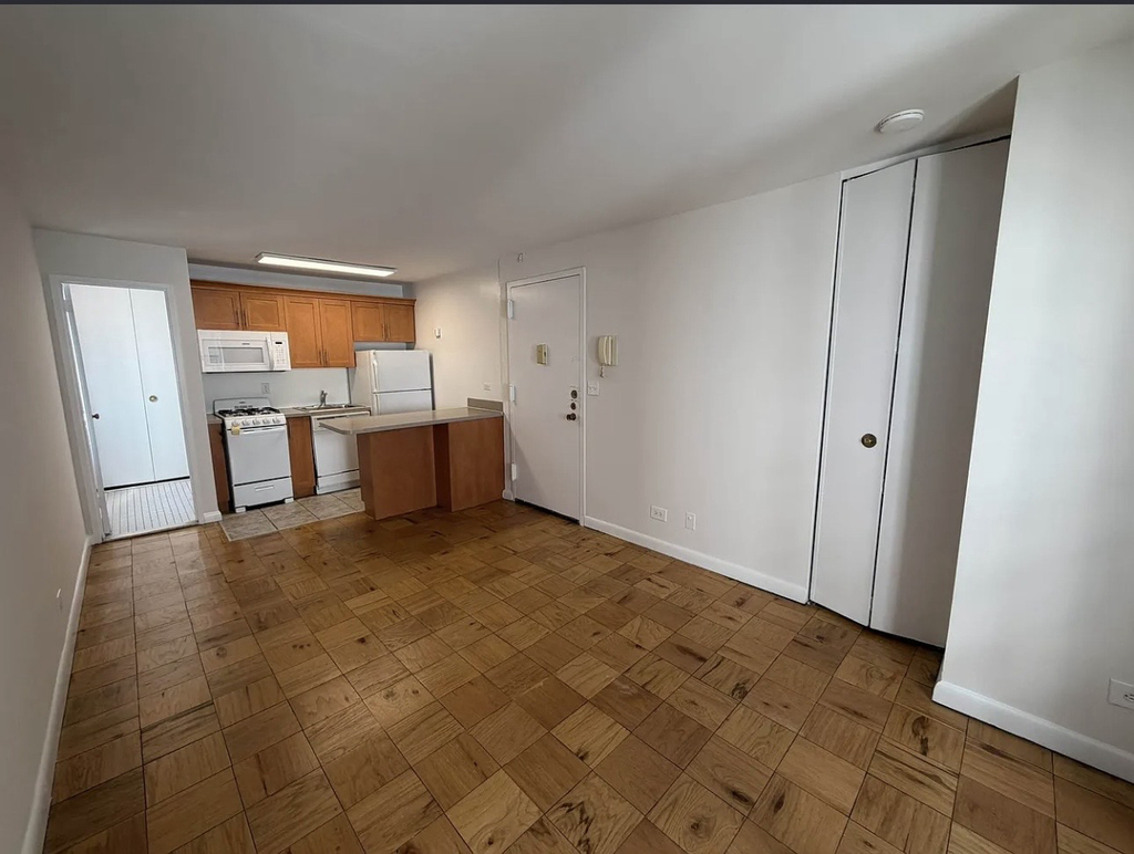 1470 First Avenue, Unit 8j - Photo 2