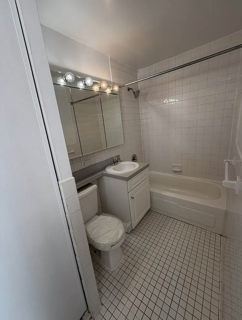 1470 First Avenue, Unit 8j - Photo 4