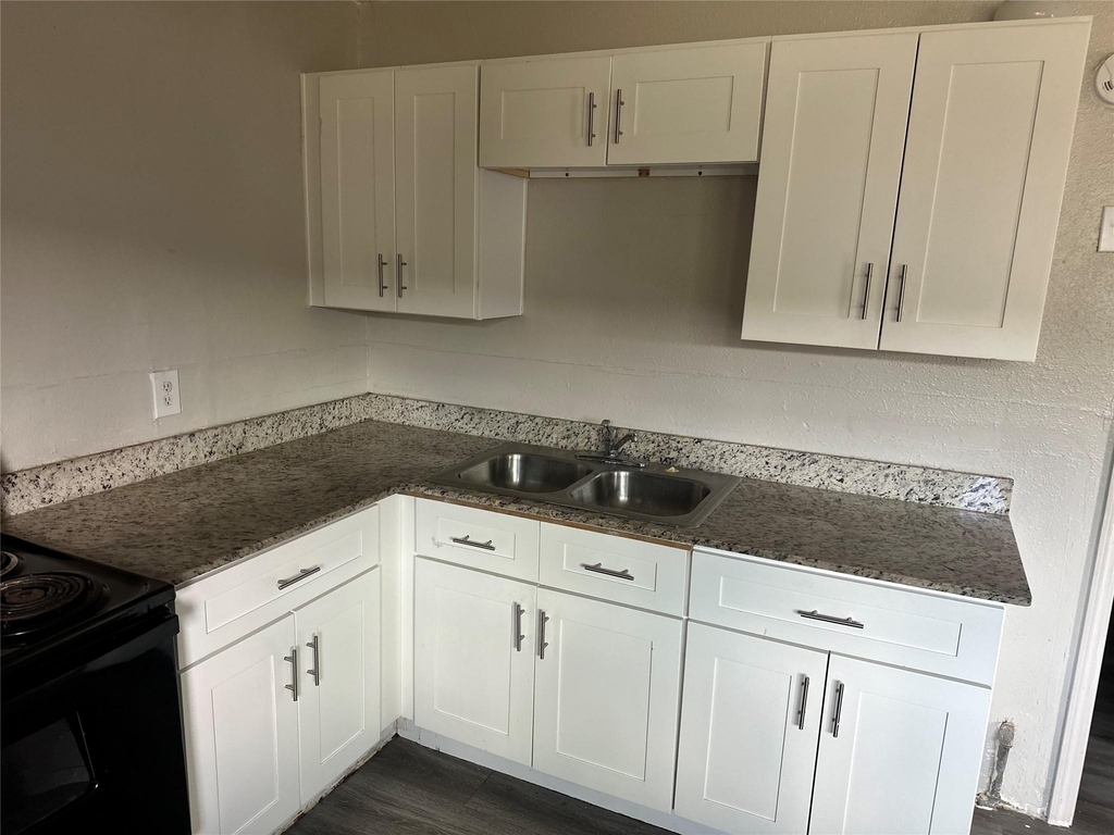 5409 Suez Street - Photo 2
