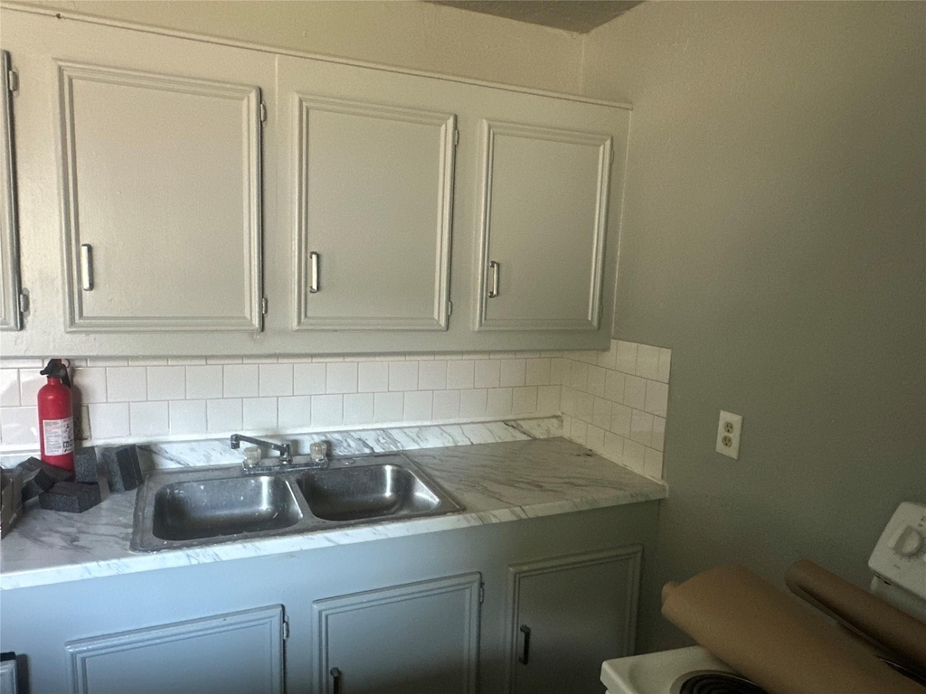 5409 Suez Street - Photo 3