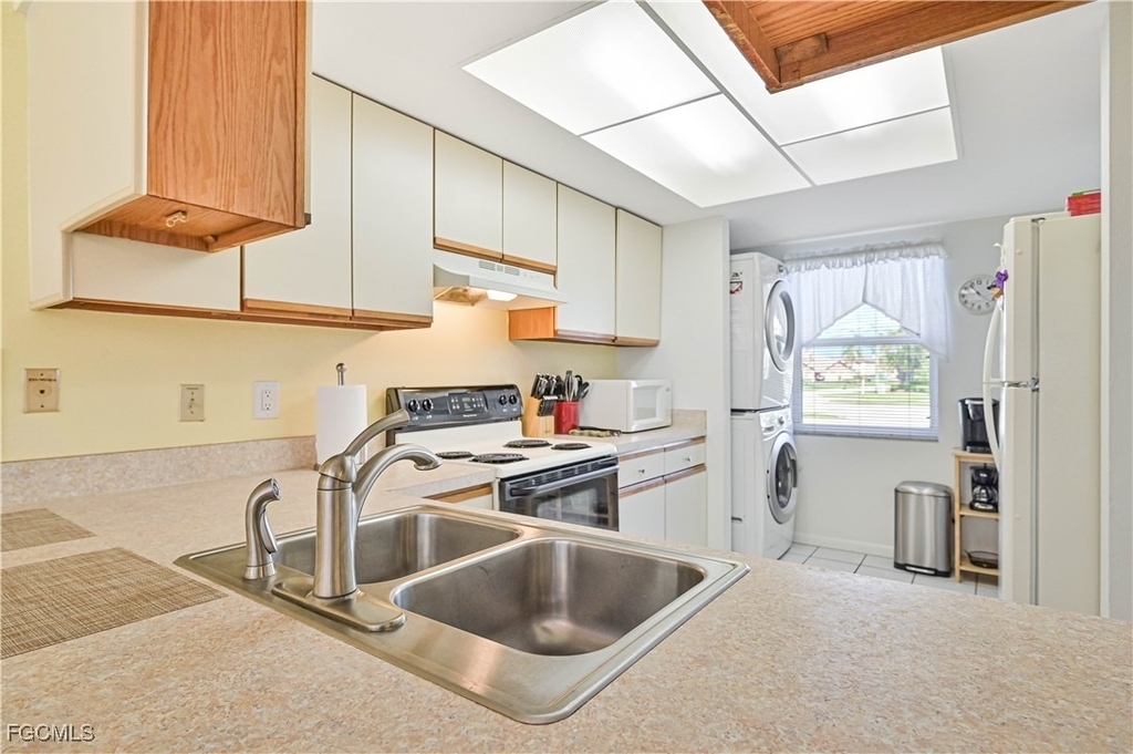1936 Beach Parkway - Photo 10