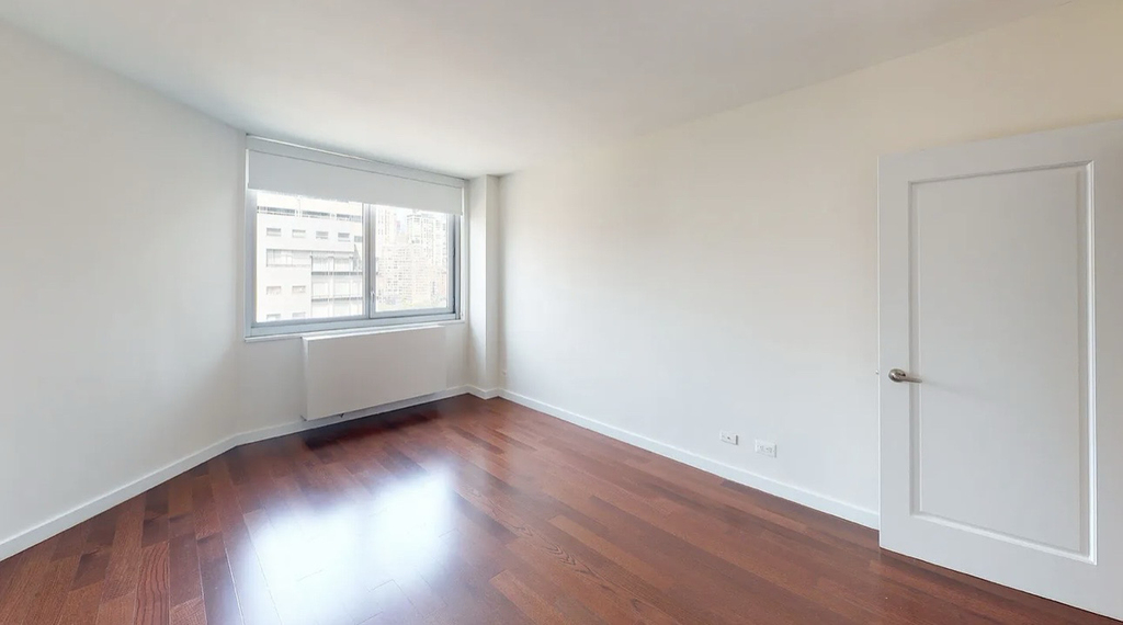 401 East 34th Street, Unit S14c - Photo 2