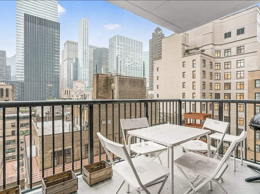 150 East 57th Street, Unit 22e - Photo 0