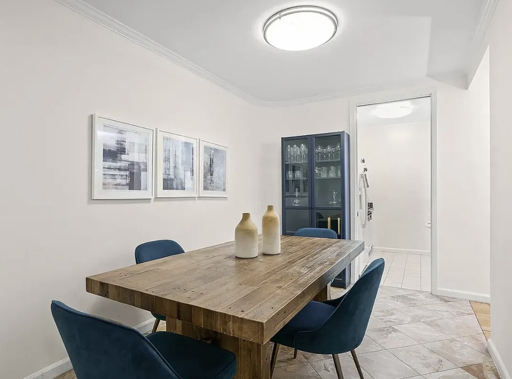 150 East 57th Street, Unit 22e - Photo 2