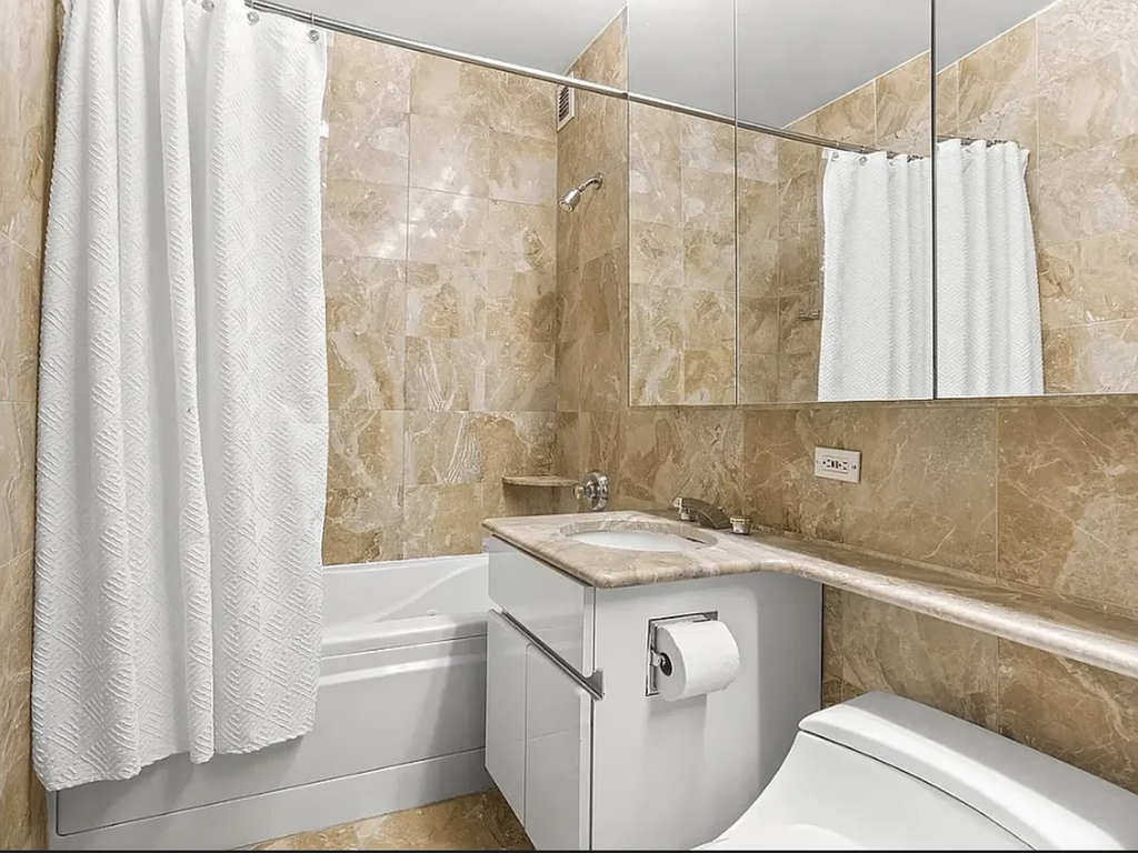 150 East 57th Street, Unit 22e - Photo 6