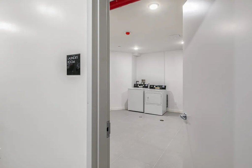 11 Orient Avenue - Photo 4