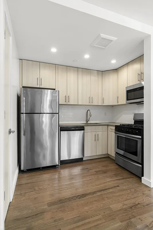 11 Orient Avenue - Photo 2