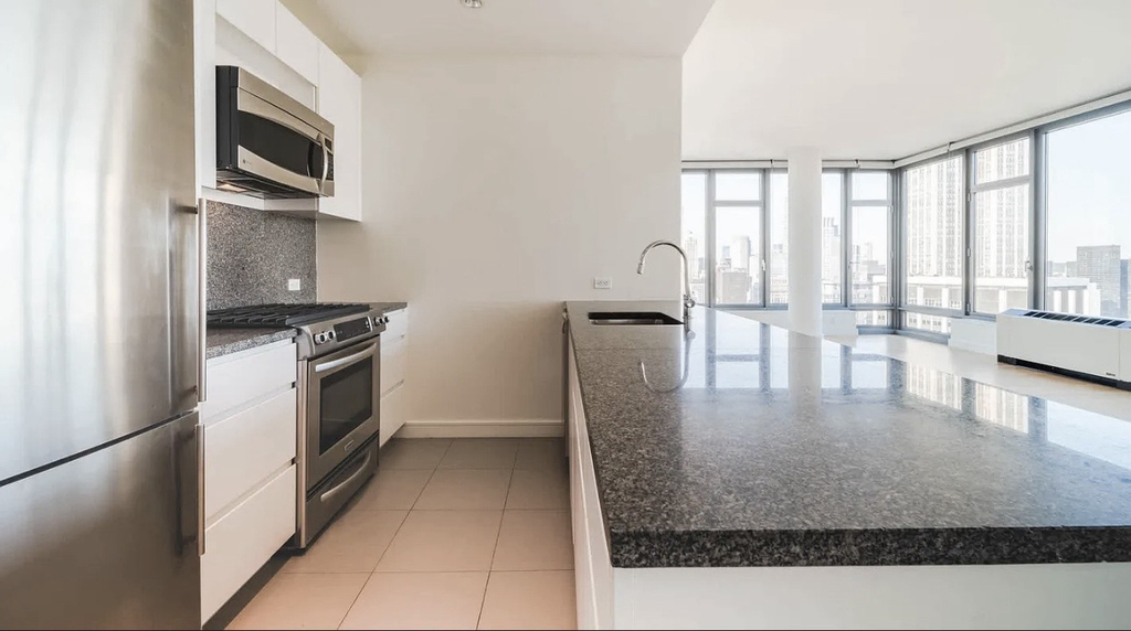 300 East 39th Street, Unit Phg - Photo 1
