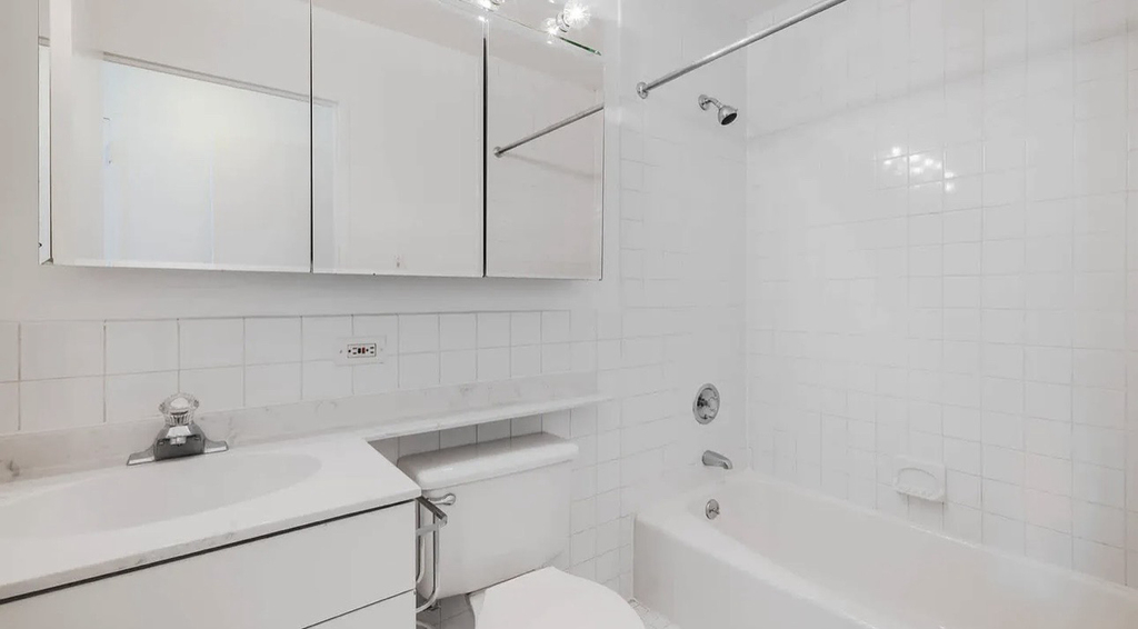 240 East 27th Street, Unit 10k - Photo 12