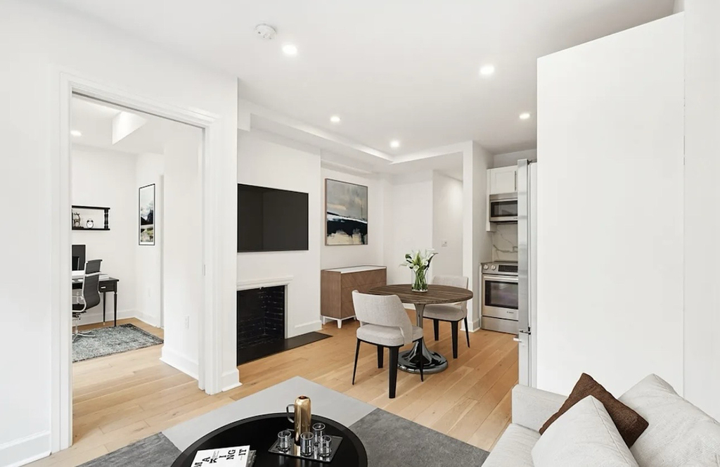 160 East 48th Street, Unit 14-l2 - Photo 0