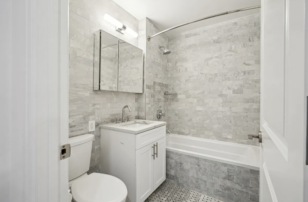 160 East 48th Street, Unit 14-l2 - Photo 4